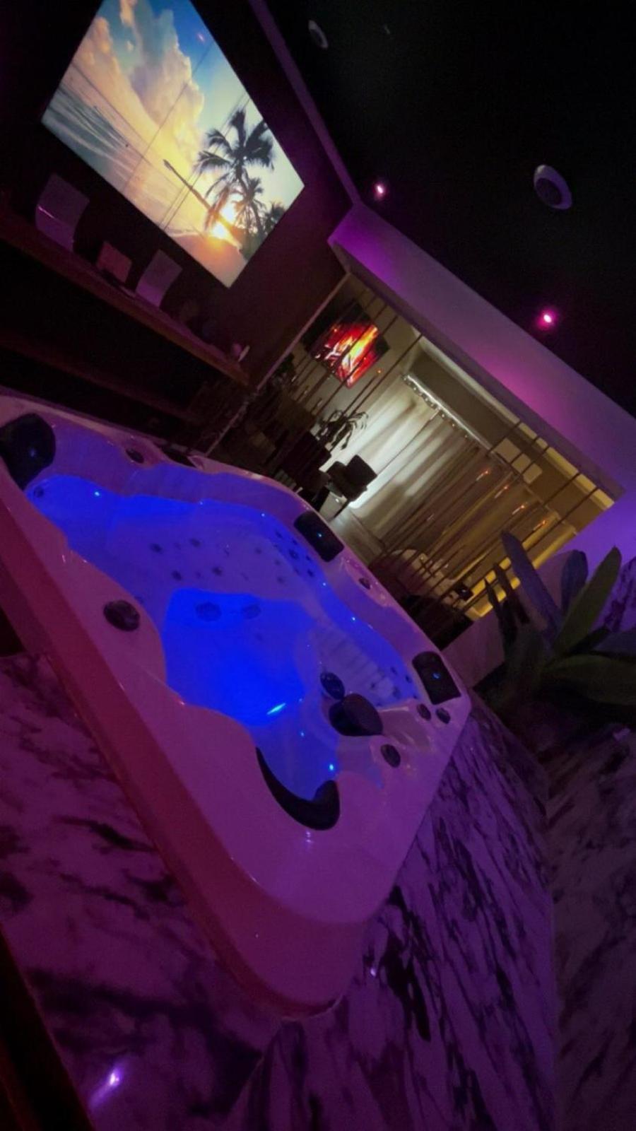Апарт отель Why Not Jacuzzi Арль Экстерьер фото